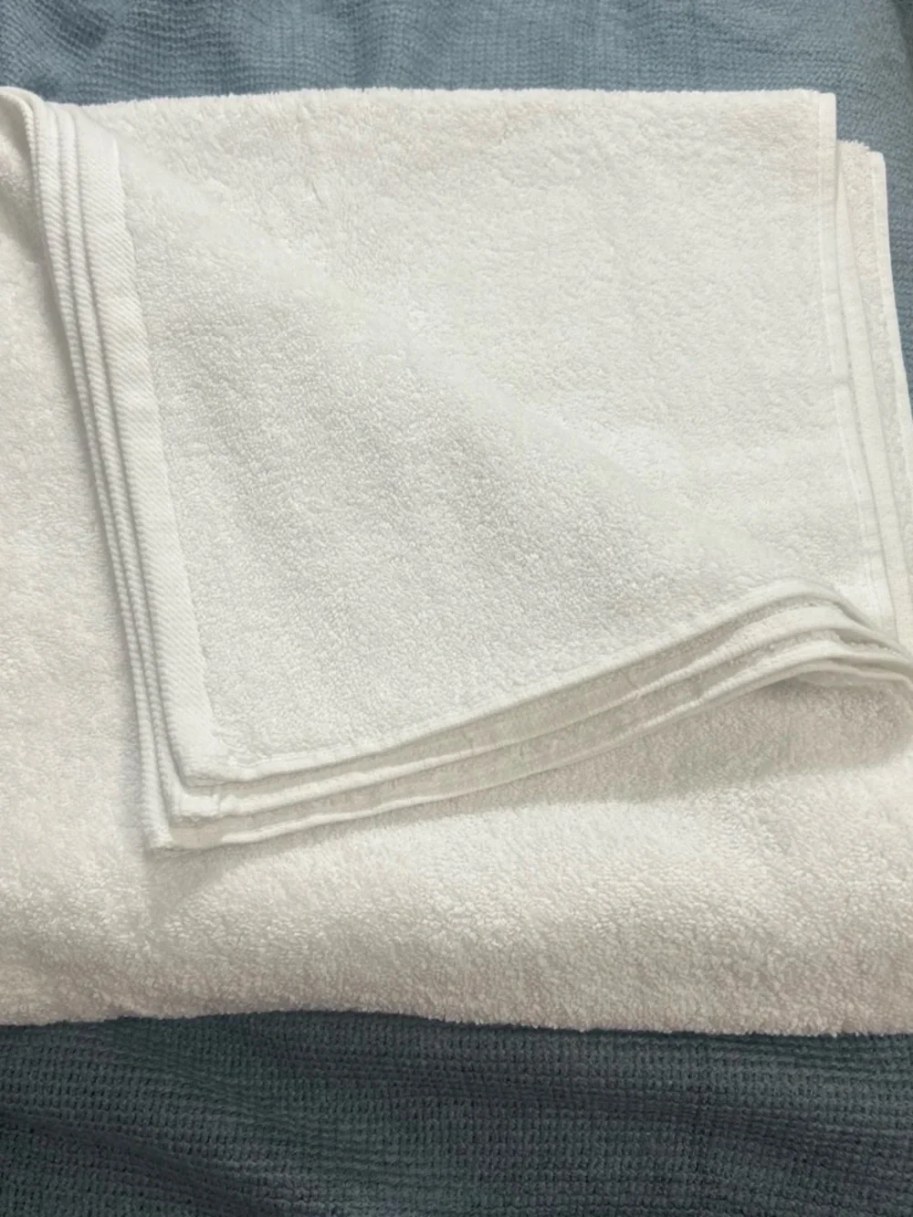 White Luxury Bath Towel - Soft Absorbent Everyday Towel